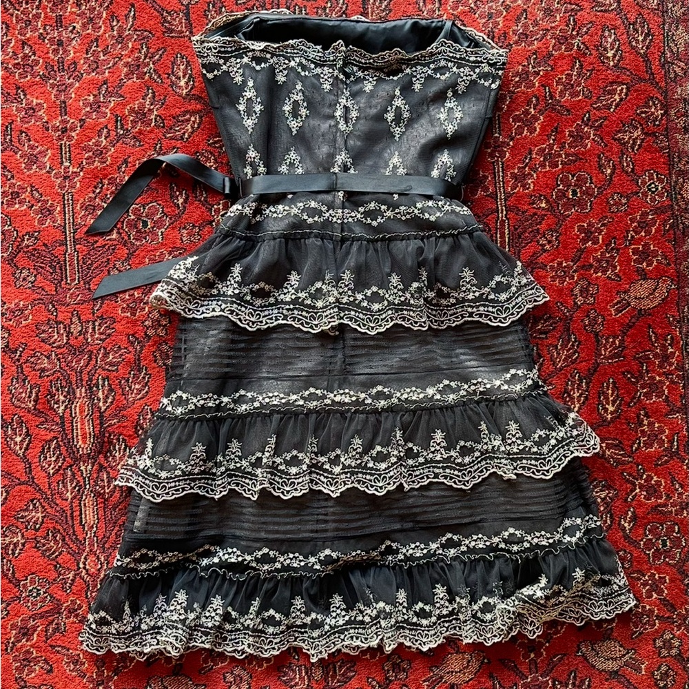 BCBG MAX AZRIA Embroidered Prom Dress / Evening Attire Black & Cream Sz.… - Picture 3 of 10
